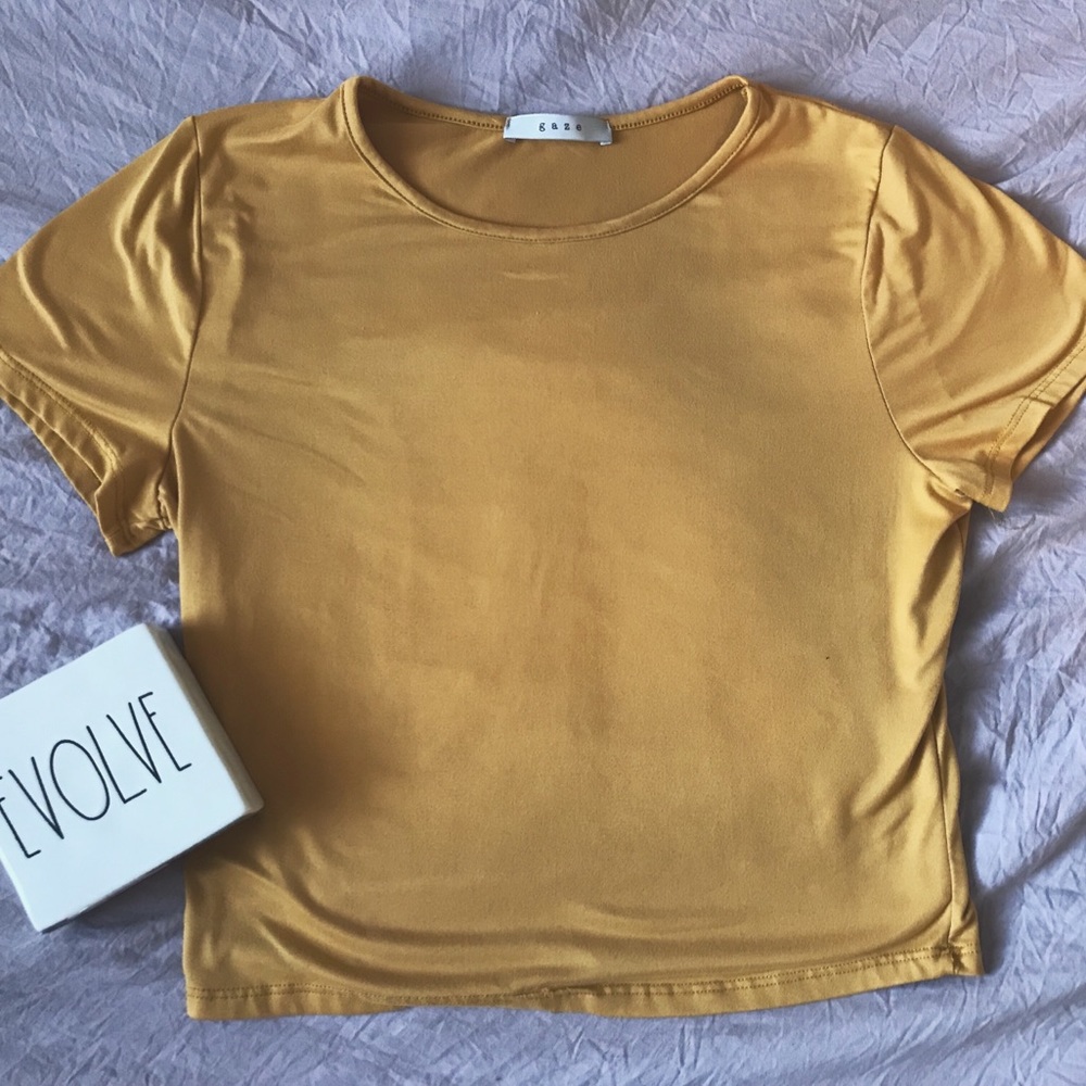 Gaze yellow top